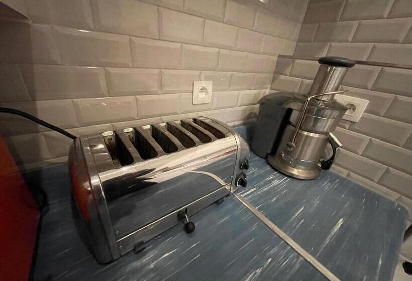 חדר סטנדרט לשלושה עם חדר אמבטיה משוף, Le Village D Ezra