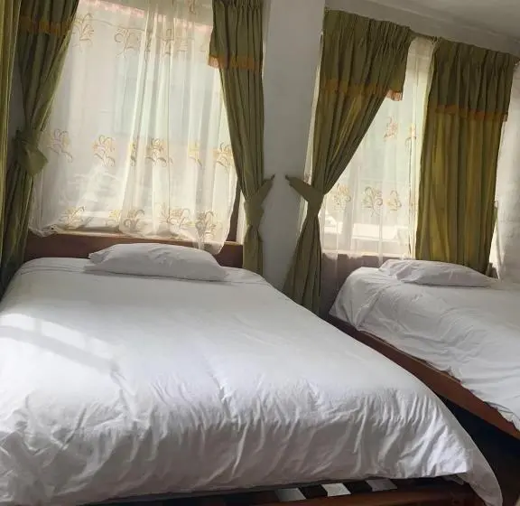 ファミリールーム, Mercedes Restaurant B&b
