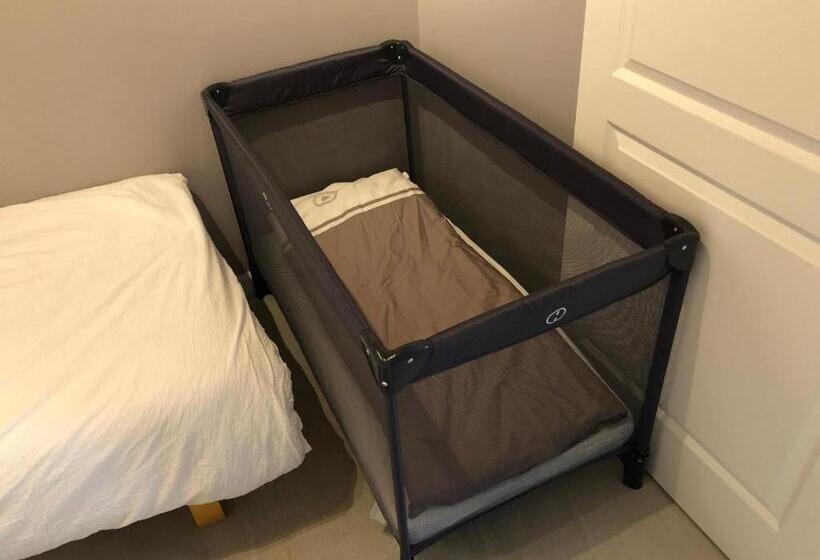 اتاق استاندارد, Red Roof Retreat