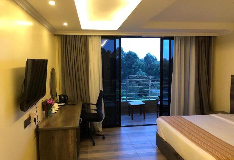 سوییت اجرایی, The Willis Hotel, Bomet