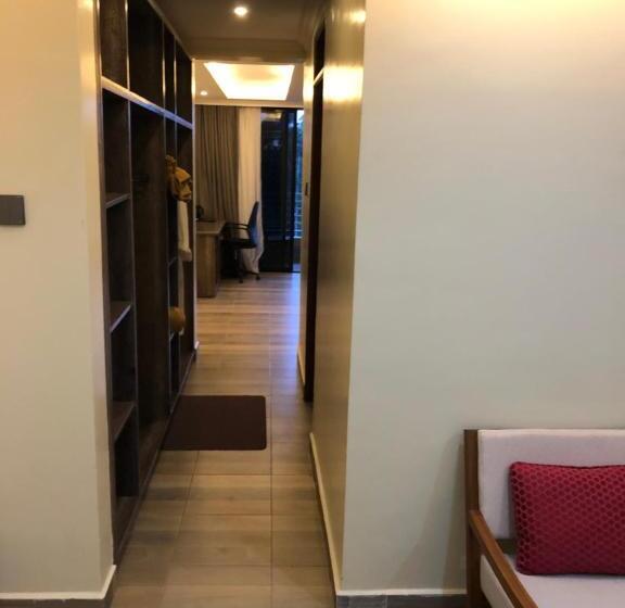 سوییت اجرایی, The Willis Hotel, Bomet