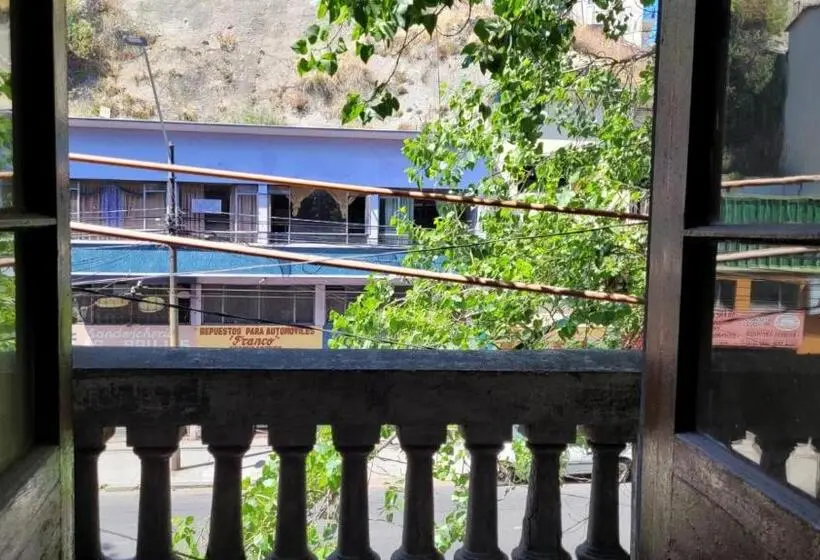 اتاق استاندارد سه تخته با سرویس بهداشتی مشترک, Toesca B&b