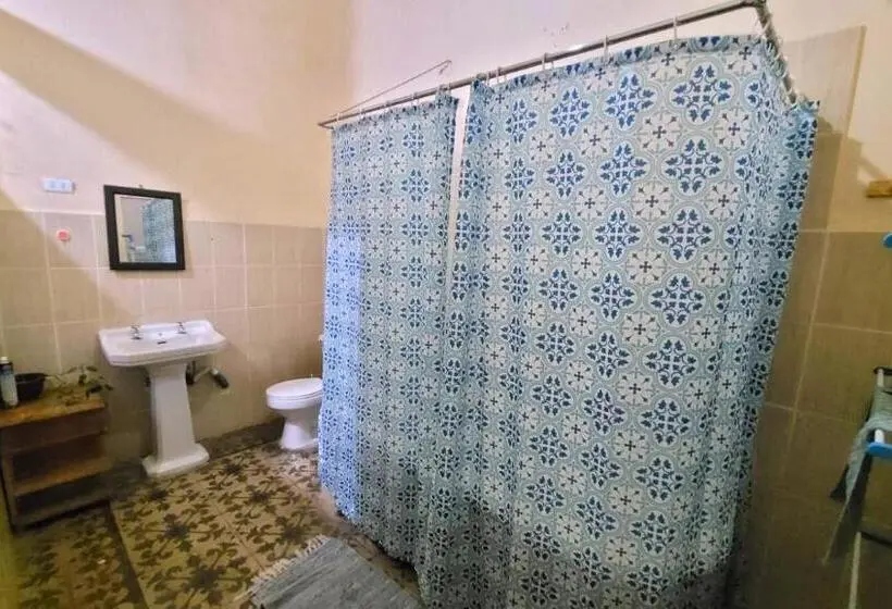 اتاق استاندارد با سرویس بهداشتی مشترک, Toesca B&b