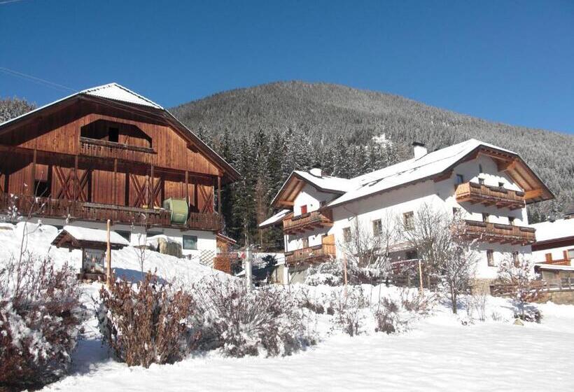 Апартаменты 2 Спальни, Binterhof