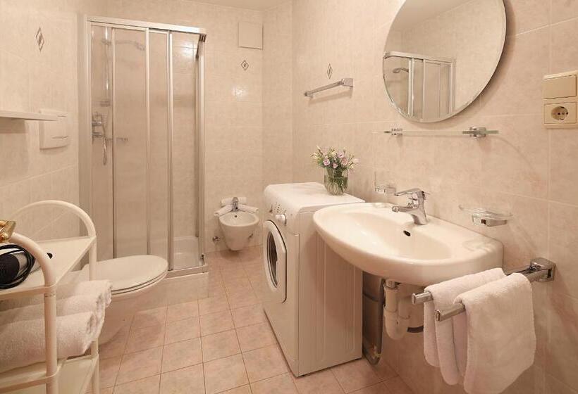 Апартаменты 2 Спальни, Binterhof