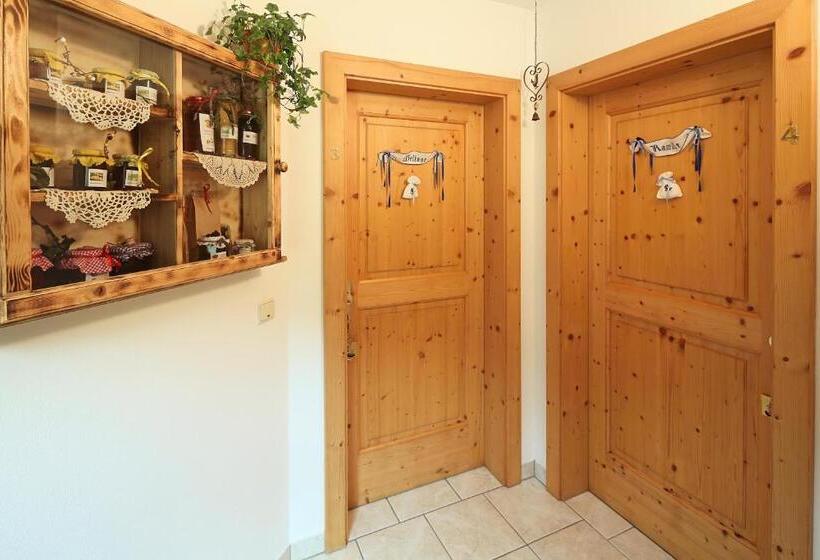 Апартаменты 2 Спальни, Binterhof