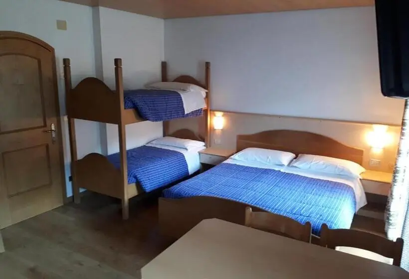 Standard Neljän Hengen Huone Parveke, Garni Eden Bed And Breakfast