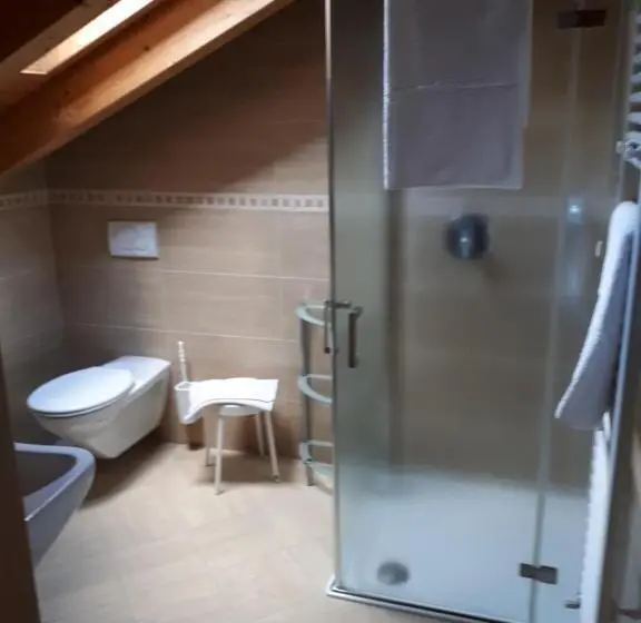 Standard Neljän Hengen Huone Parveke, Garni Eden Bed And Breakfast