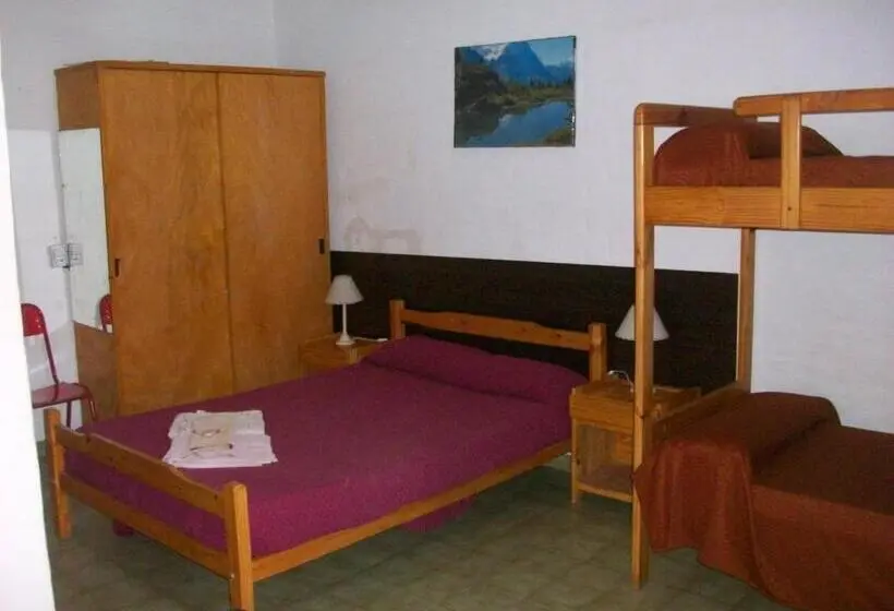 Standard Neljän Hengen Huone, Hosteria Columbia