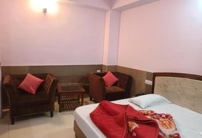 豪华工作室, Ivy Stays