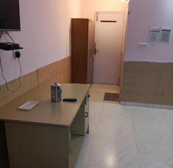 豪华工作室, Ivy Stays