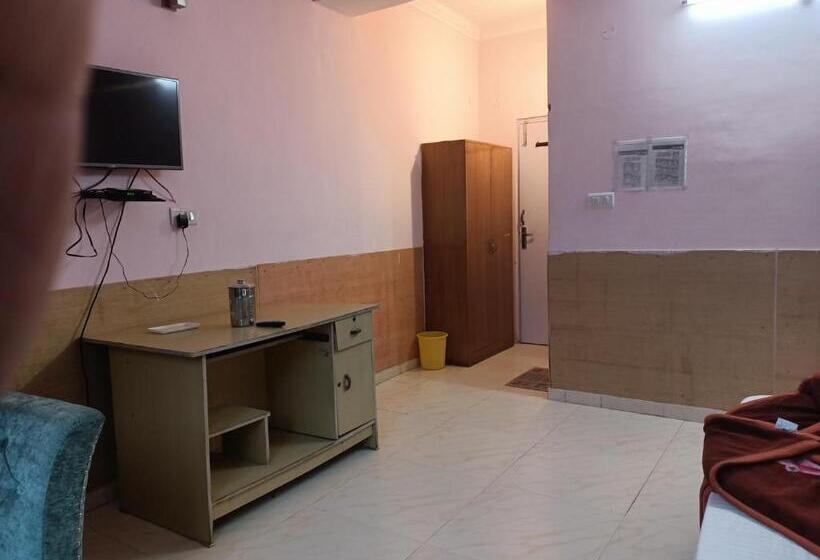 豪华工作室, Ivy Stays