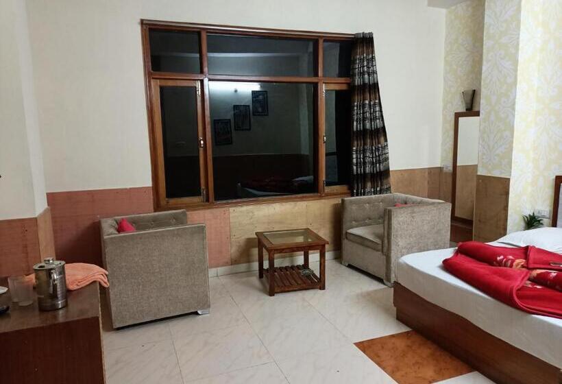 豪华工作室, Ivy Stays