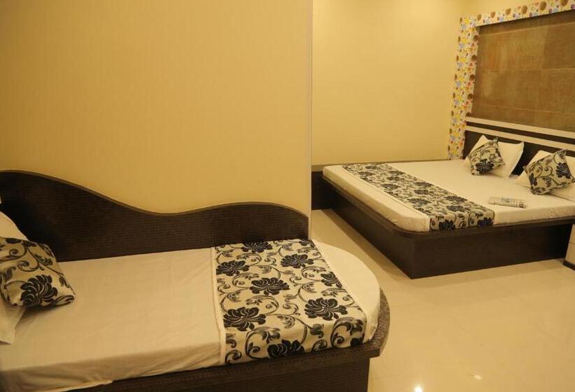 חדר דלוקס לשלושה, Royal Ajmer