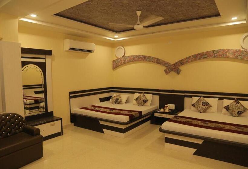 חדר דלוקס לארבעה, Royal Ajmer