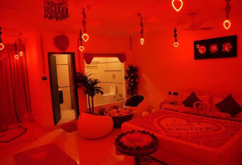 家庭工作室, Spago Inn