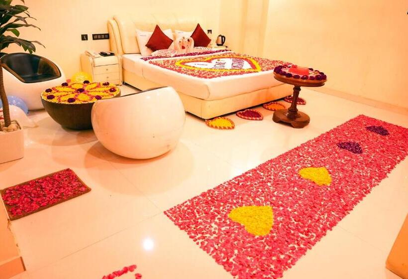 家庭工作室, Spago Inn