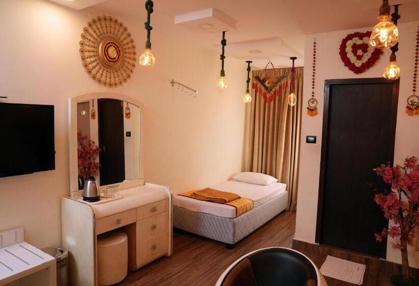 家庭工作室, Spago Inn