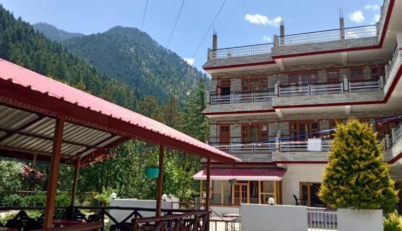 اتاق استاندارد سه نفره, The White House