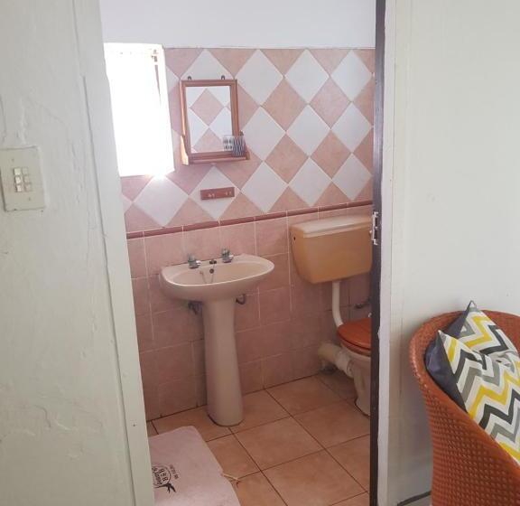 חדר דלוקס נוף לגינה, Jenny S Bed & Breakfast