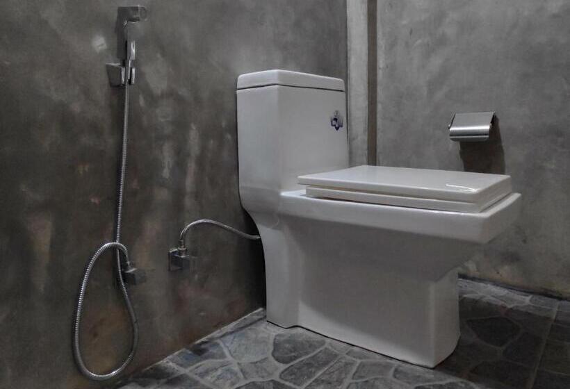 디럭스 룸, Cinnamon House