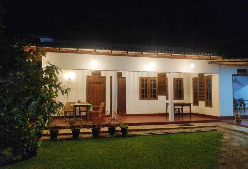 디럭스 룸, Cinnamon House