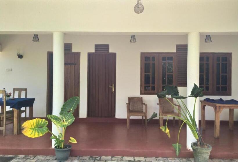 디럭스 룸, Cinnamon House