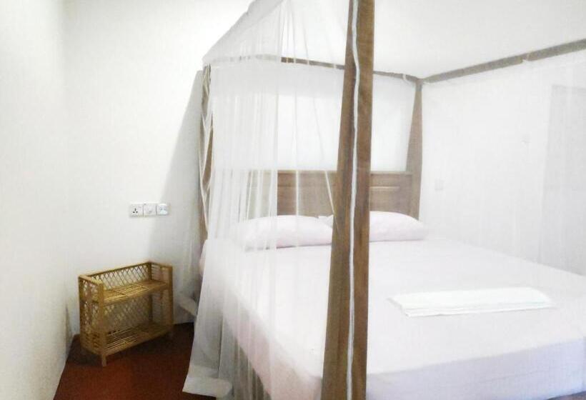 디럭스 룸, Cinnamon House