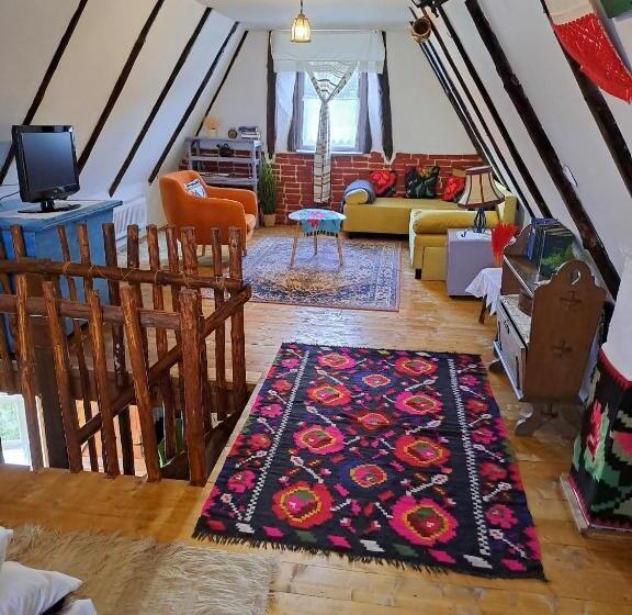 جناح عائلي, Complex Tradițional Casa Din Vale