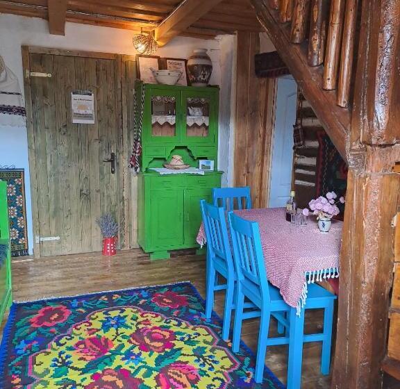 جناح عائلي, Complex Tradițional Casa Din Vale