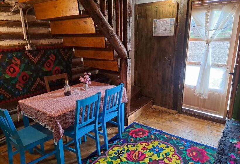 جناح عائلي, Complex Tradițional Casa Din Vale