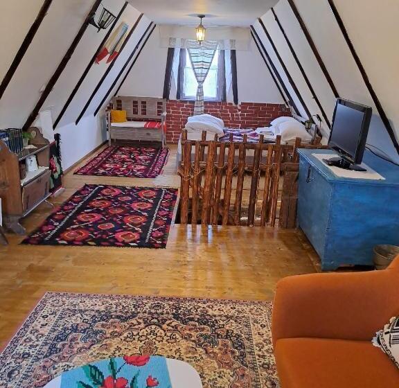 جناح عائلي, Complex Tradițional Casa Din Vale