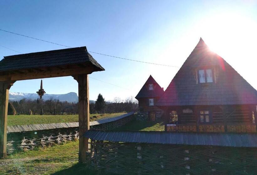 جناح عائلي, Complex Tradițional Casa Din Vale