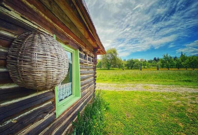 جناح عائلي, Complex Tradițional Casa Din Vale