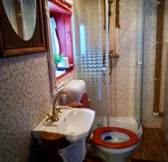 جناح عائلي, Complex Tradițional Casa Din Vale