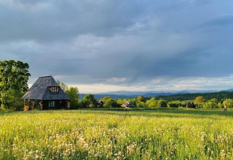 فيلا غرفتين نوم, Complex Tradițional Casa Din Vale