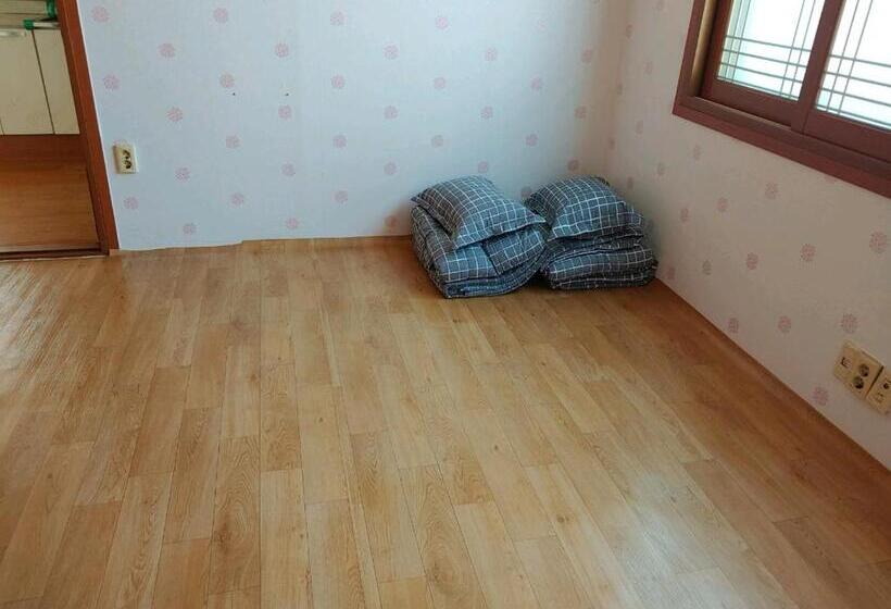 חדר משפחתי, Gimhae Guest House