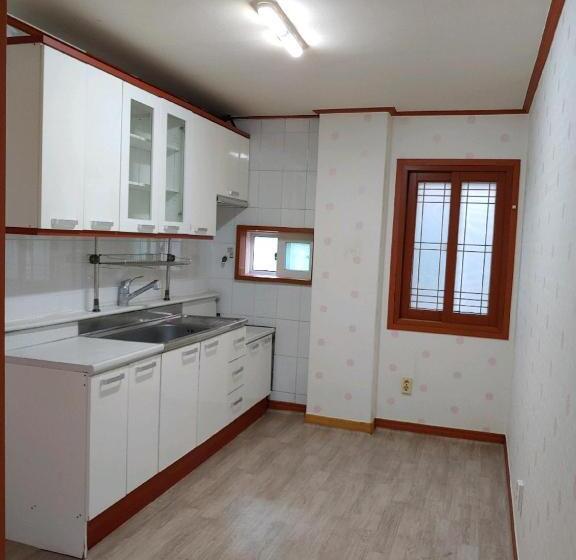 חדר משפחתי, Gimhae Guest House