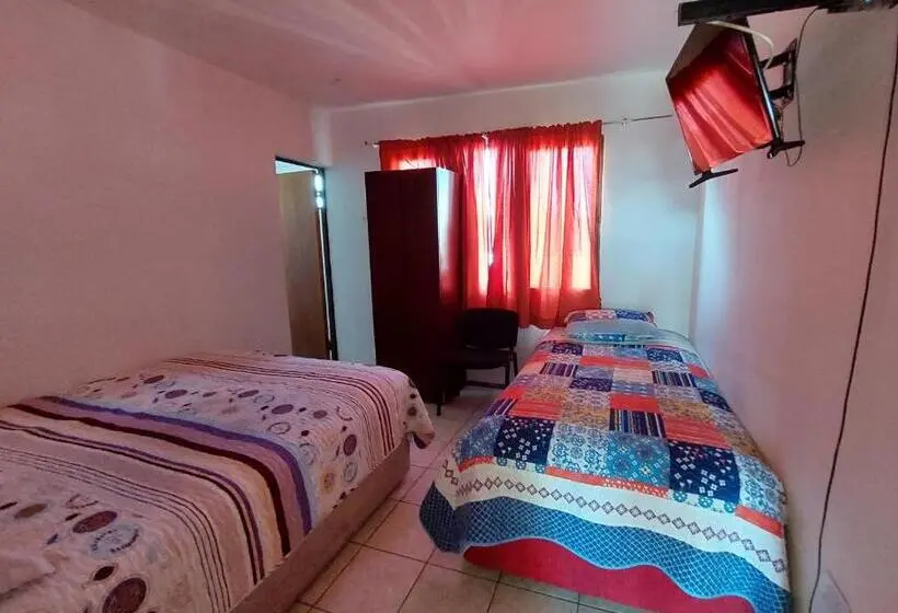 اتاق استاندارد سه نفره, Hostal Venecia