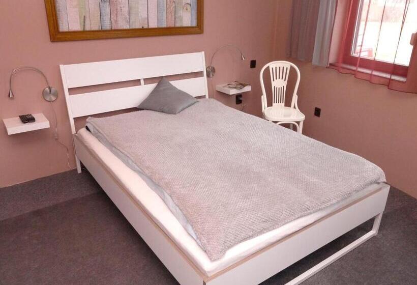 标准间, Ipoly Party Ház