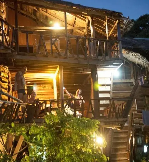 Quarto superior, Sunflower Boathouse