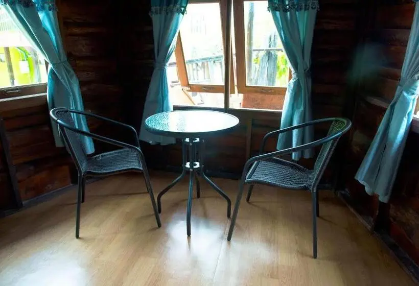 Quarto superior, Sunflower Boathouse