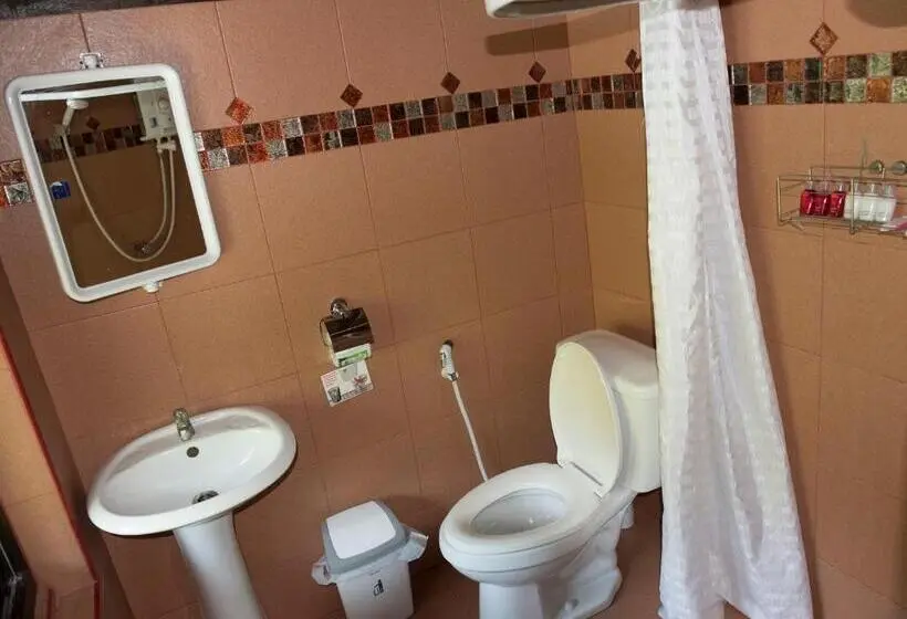 Suite Familiar, Sunflower Boathouse