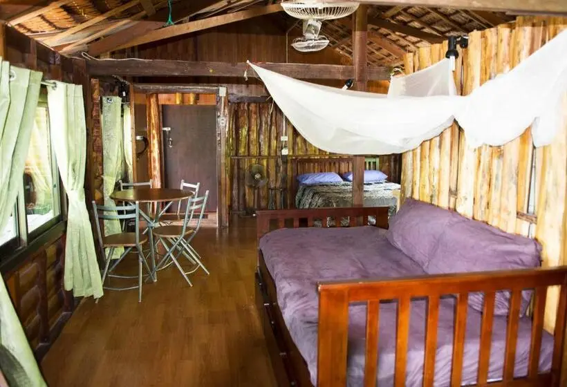 Suite Familiar, Sunflower Boathouse