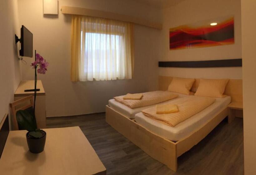 スタンダードルーム, Pension Robi