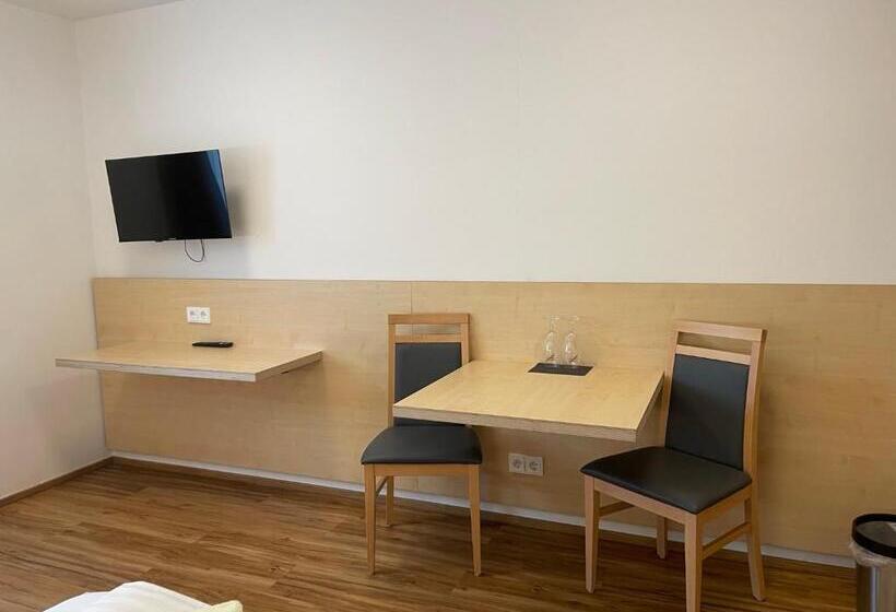 スタンダードルーム, Pension Robi