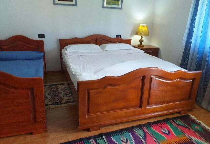 スタンダードトリプルルーム, Pensiunea Casa Bradet