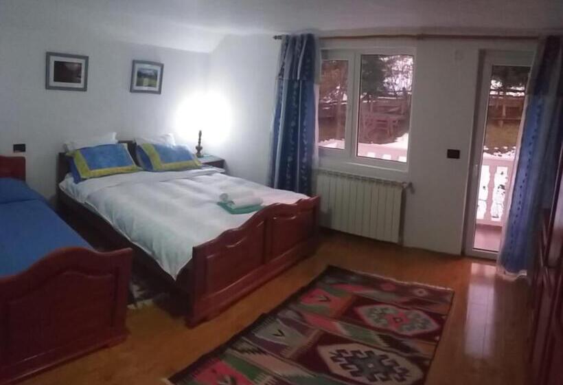 اتاق استاندارد سه نفره, Pensiunea Casa Bradet