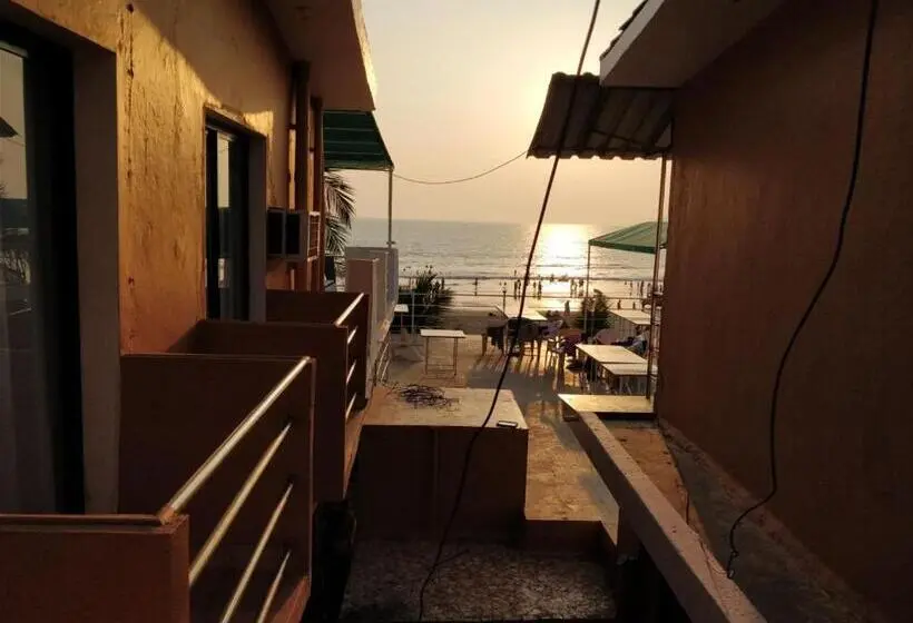 デラックスルーム, Saritas Guest House   Bogmalo Beach