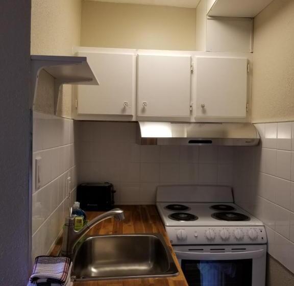 جناح, Sun Plaza Motel